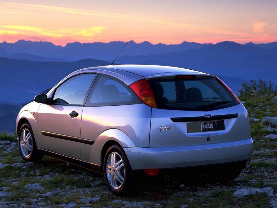  Ford Focus 3-Door 1998 года  (фото 18 из 21)